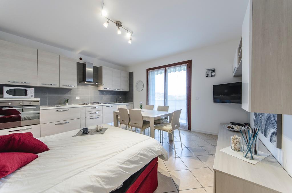 Residence Villaggio Dei Fiori Con Piscina E Posto Spiaggia Incluso กาออร์เล ห้อง รูปภาพ