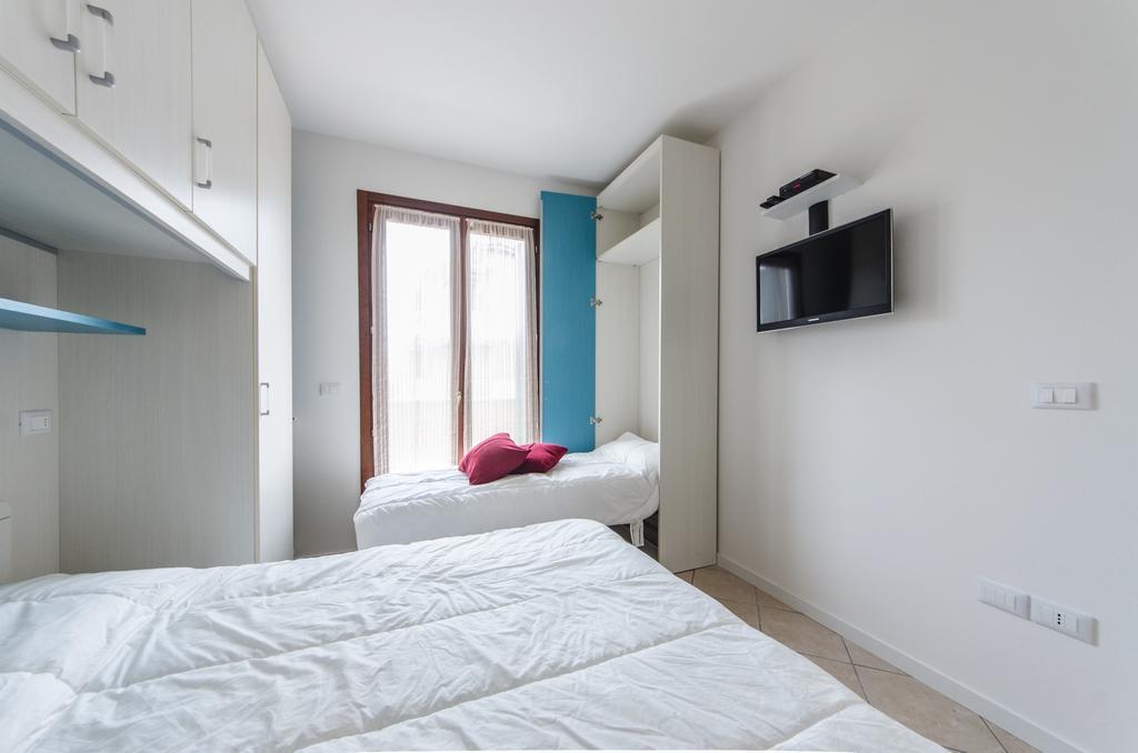 Residence Villaggio Dei Fiori Con Piscina E Posto Spiaggia Incluso กาออร์เล ห้อง รูปภาพ
